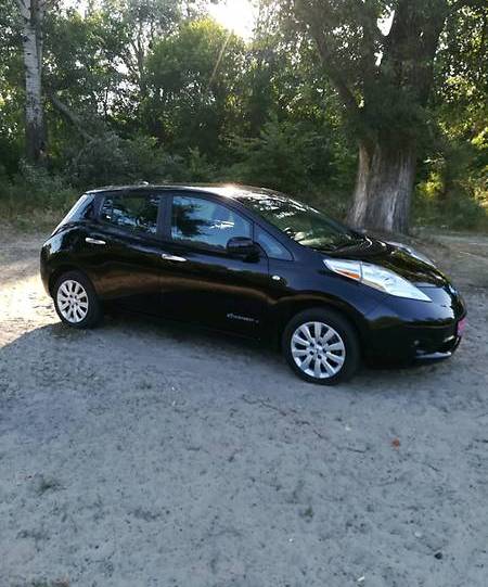 Nissan Leaf (black)