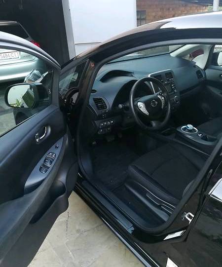 Nissan Leaf (black)