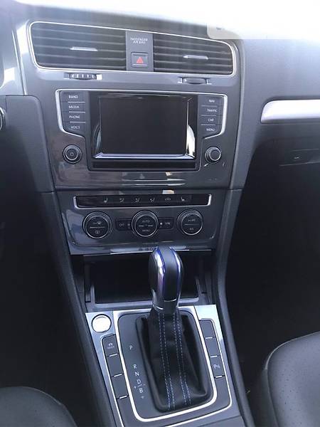 Volkswagen e-Golf (white)