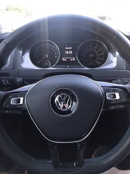 Volkswagen e-Golf (white)