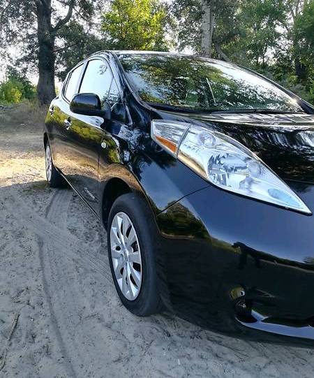 Nissan Leaf (black)