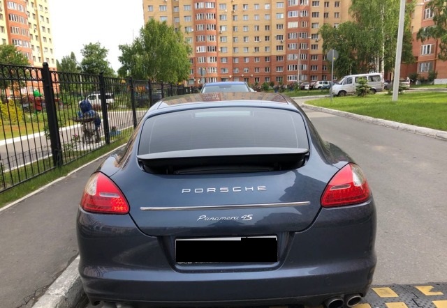 Porsche Panamera 4S