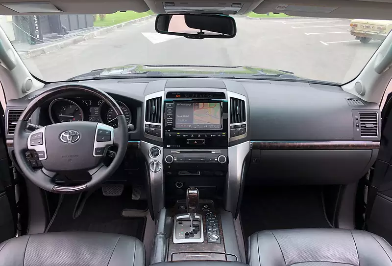 Toyota Land Cruiser 200