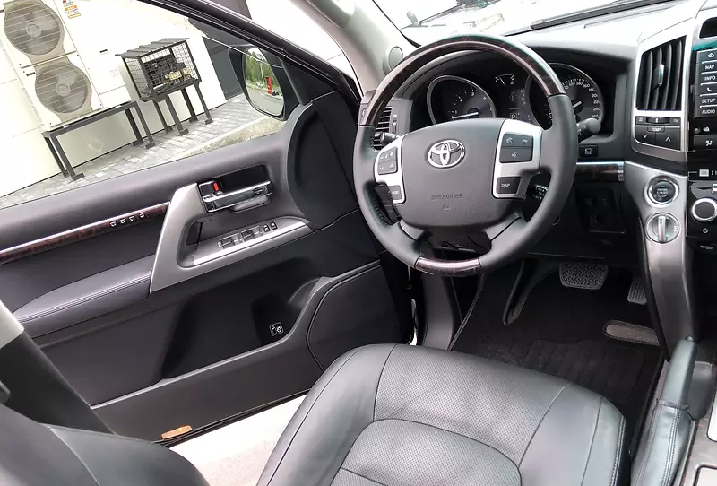 Toyota Land Cruiser 200