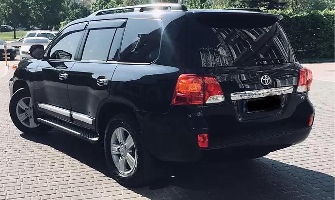 Toyota Land Cruiser 200 black