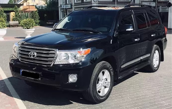 Toyota Land Cruiser 200 black