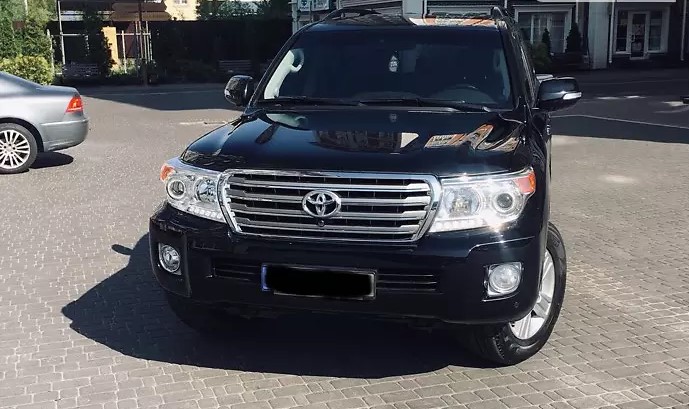 Toyota Land Cruiser 200 black