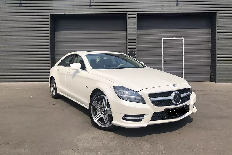 Mercedes-Benz CLS 550 white