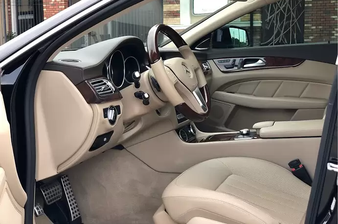 Mercedes-Benz CLS 550 black