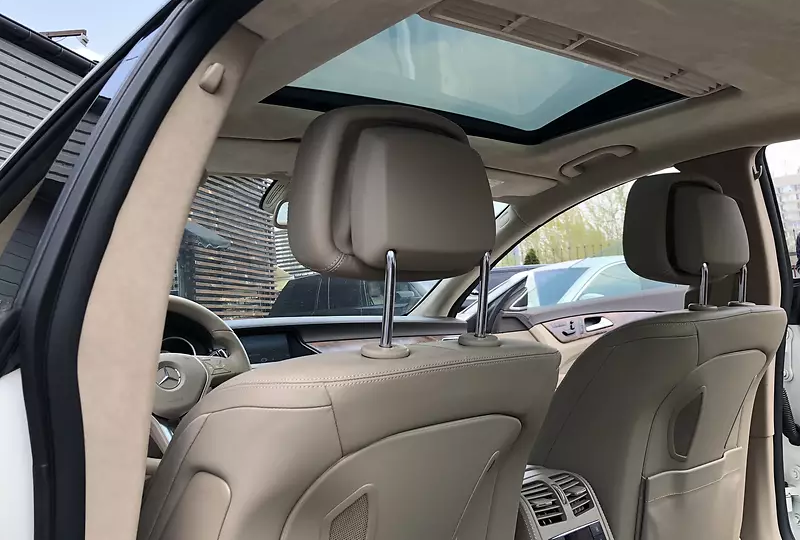 Mercedes-Benz CLS 550 white