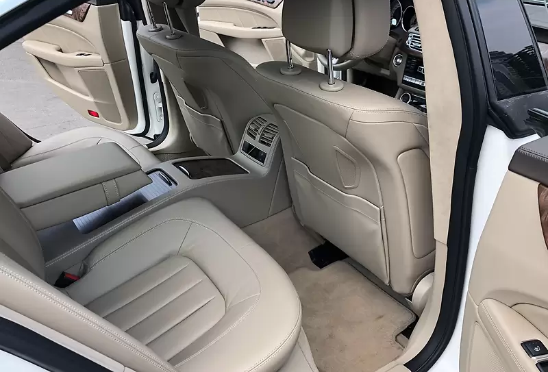 Mercedes-Benz CLS 550 white