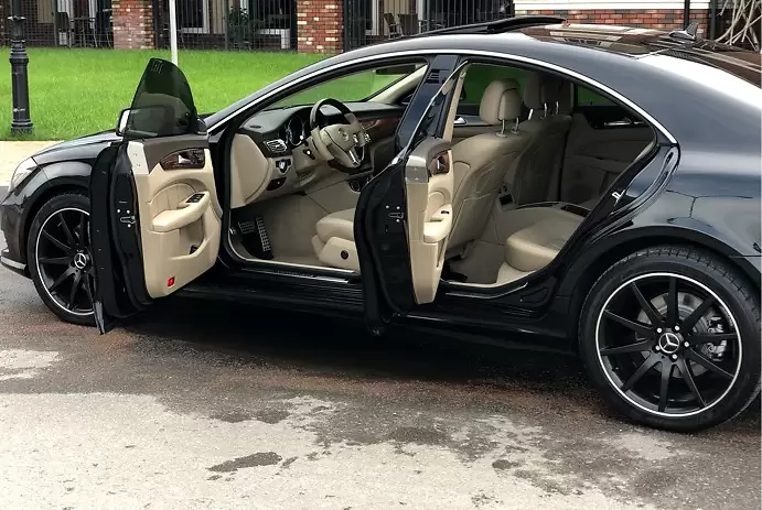 Mercedes-Benz CLS 550 black