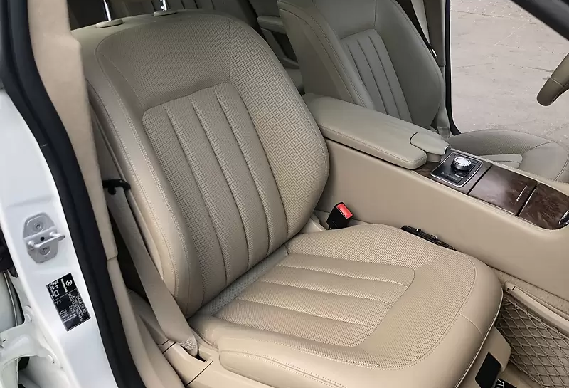 Mercedes-Benz CLS 550 white