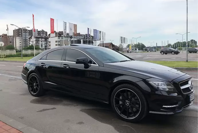 Mercedes-Benz CLS 550 black