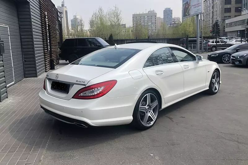 Mercedes-Benz CLS 550 white