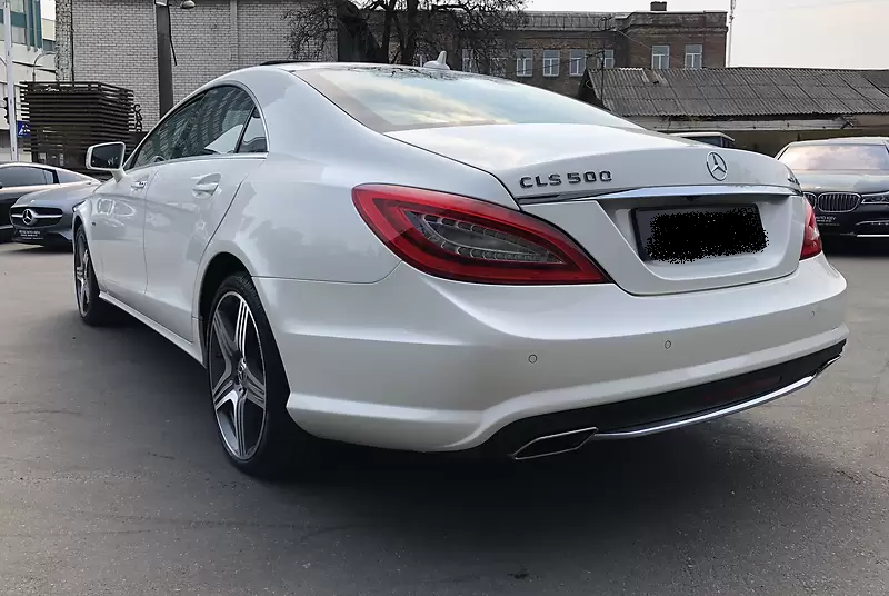 Mercedes-Benz CLS 550 white