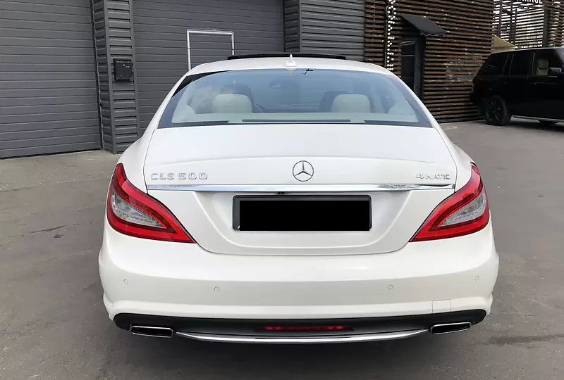 Mercedes-Benz CLS 550 white