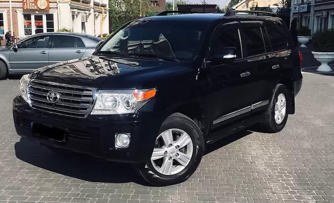 Toyota Land Cruiser 200 black