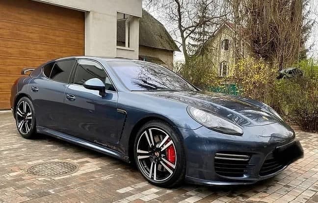 PORSCHE PANAMERA GTS