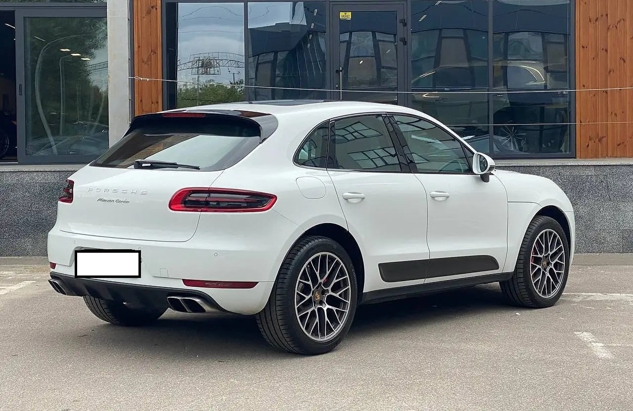 PORSCHE MACAN TURBO